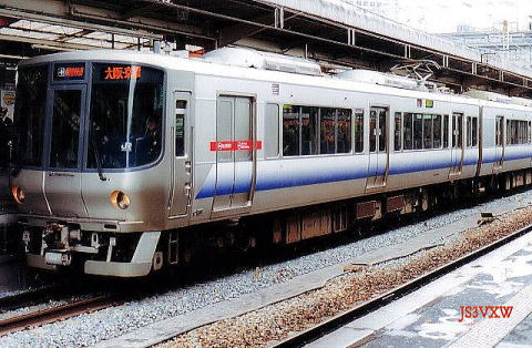 JR�����{�@223�n100�ԑ�@�ו����t��