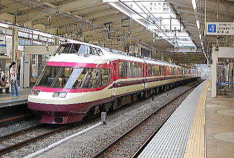 小田急10000形「HiSE」　新百合ヶ丘　　2011.8　撮影